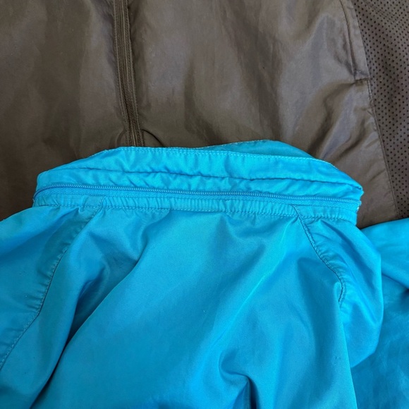 Nike Women’s Small Blue Black Full Zip Lightweight Running Jacket - Picture 9 of 10